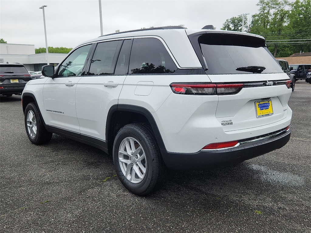 2025 Jeep Grand Cherokee Laredo X photo 3
