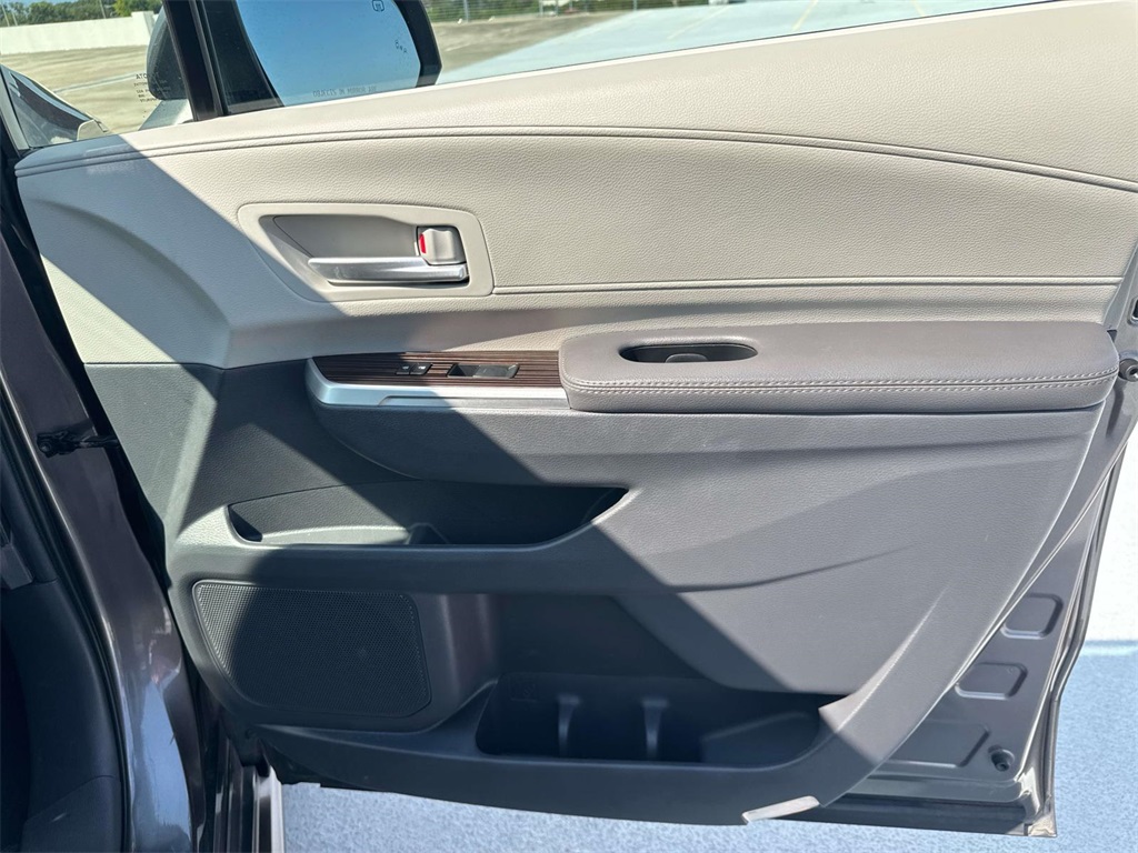 2024 Toyota Sienna XLE photo 14