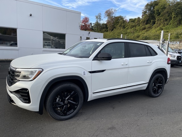 2026 Volkswagen Atlas Cross Sport SEL R-Line photo 2