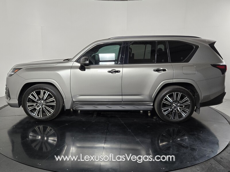 2025 Lexus LX Luxury photo 4