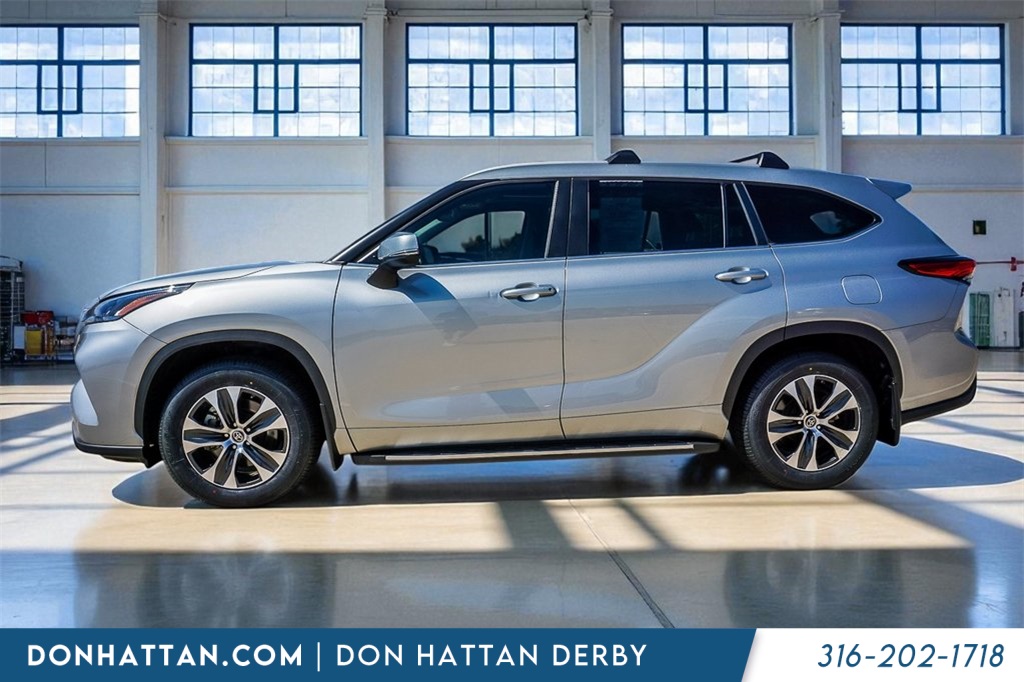 2023 Toyota Highlander XLE photo 2