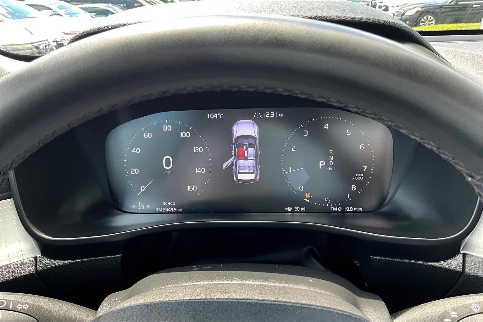 2022 Volvo XC40 Momentum photo 23