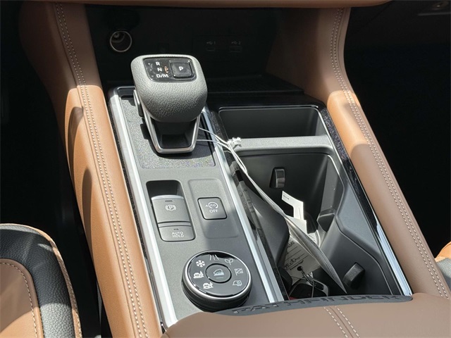 2025 Nissan Pathfinder Platinum photo 22