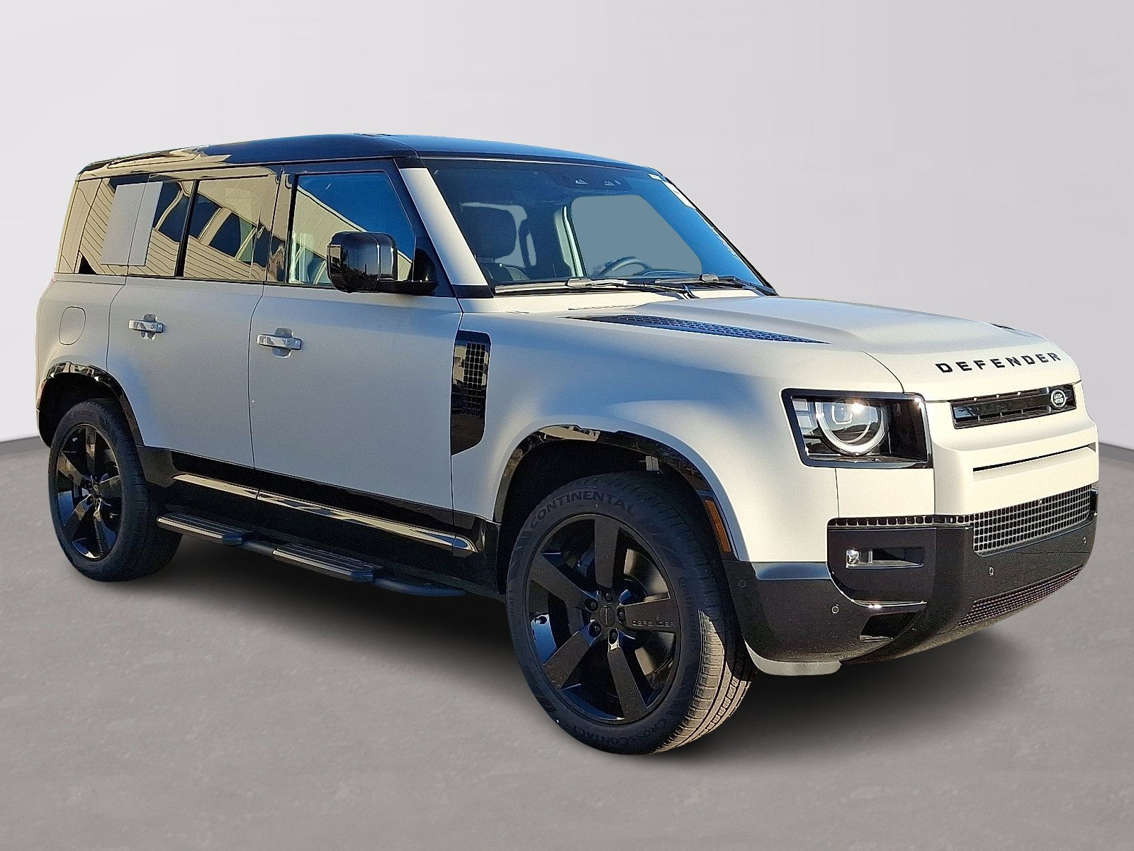 2026 Land Rover Defender 110 X-Dynamic SE photo 2