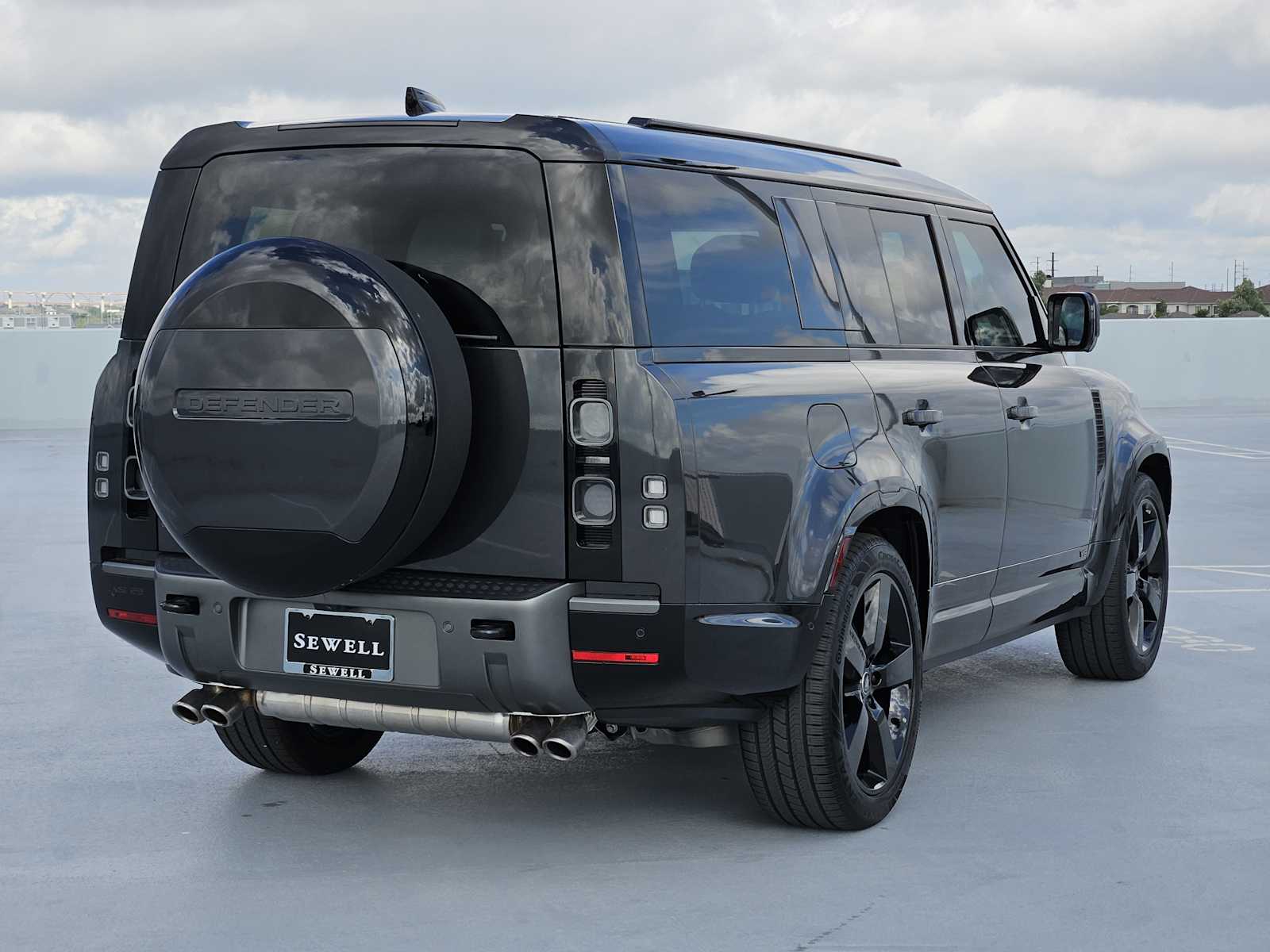 2025 Land Rover Defender 130 V8 photo 5