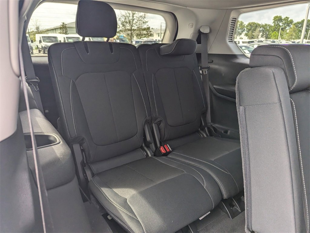2023 Jeep Grand Cherokee Laredo photo 14