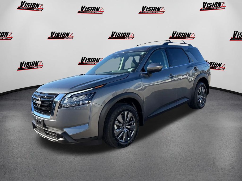 2025 Nissan Pathfinder SV's photo