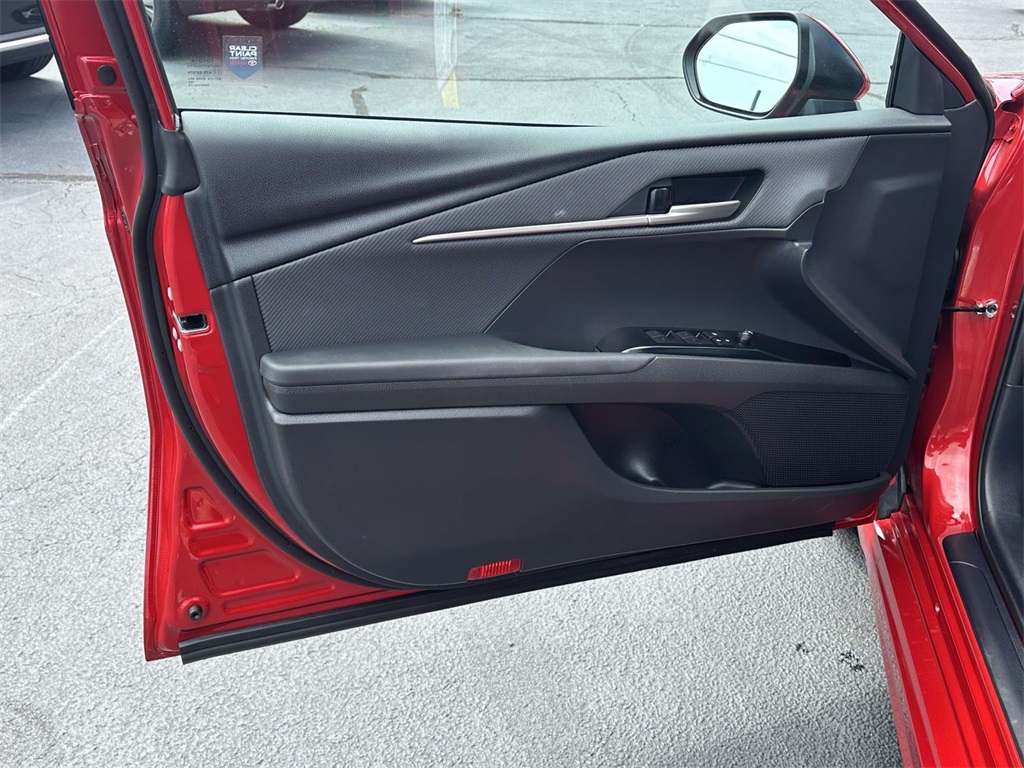 2025 Toyota Camry SE photo 5