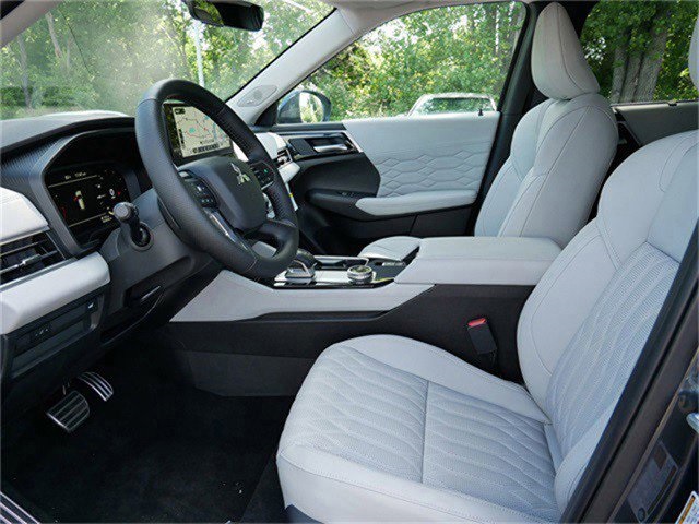 2025 Mitsubishi Outlander SEL photo 4