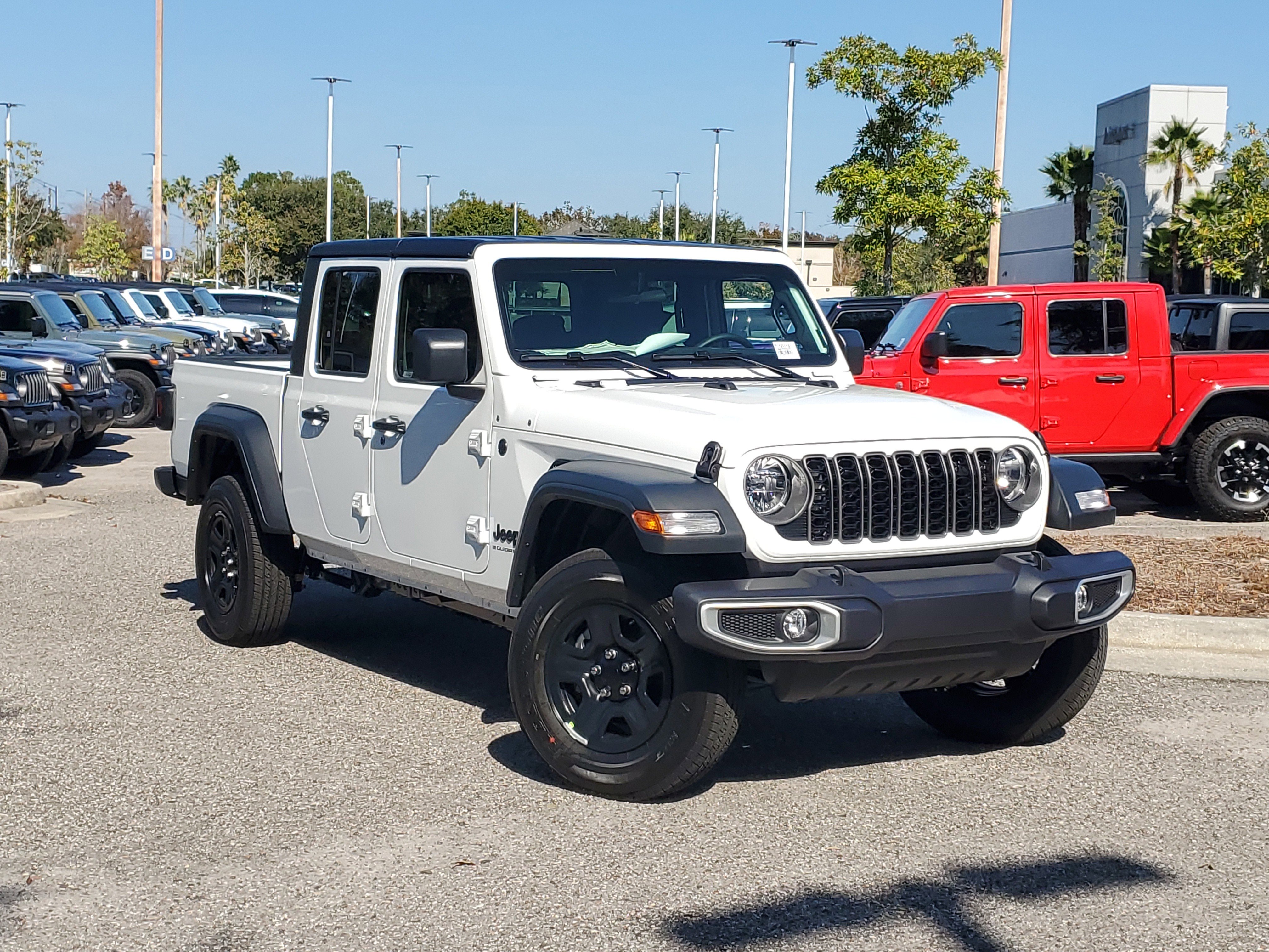 2026 Jeep Gladiator Sport's photo