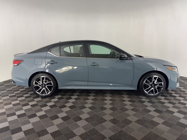 2025 Nissan Sentra SR photo 4