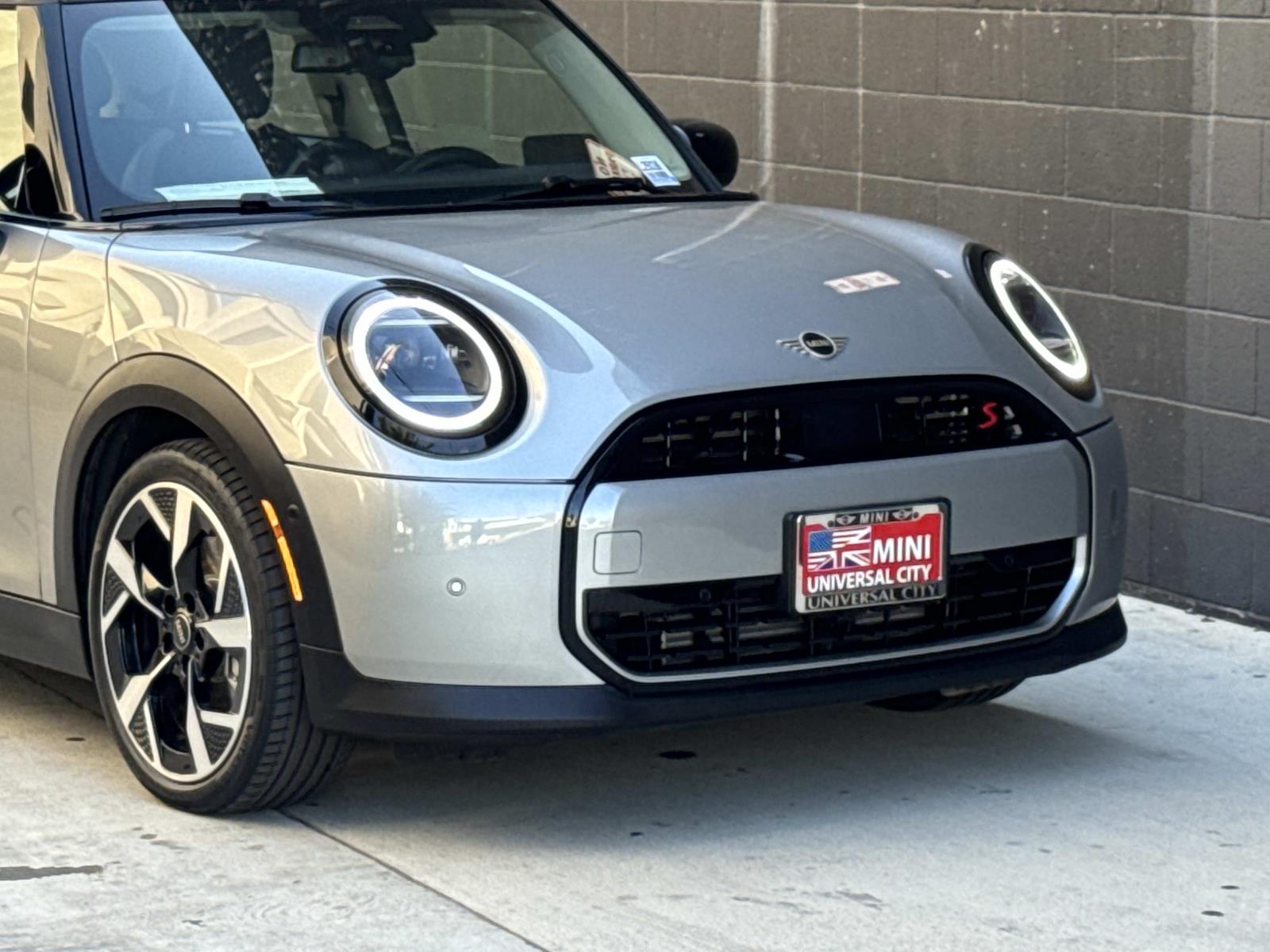 2025 Mini Cooper 2 Door Hardtop S photo 2