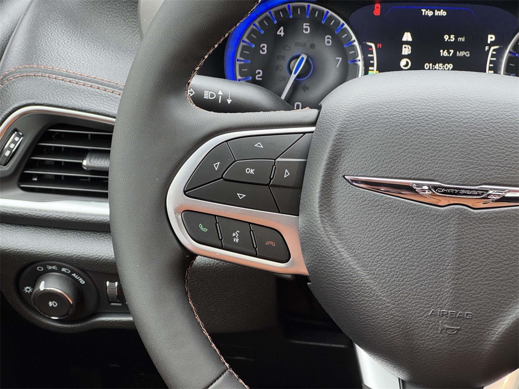 2026 Chrysler Pacifica Pinnacle photo 23