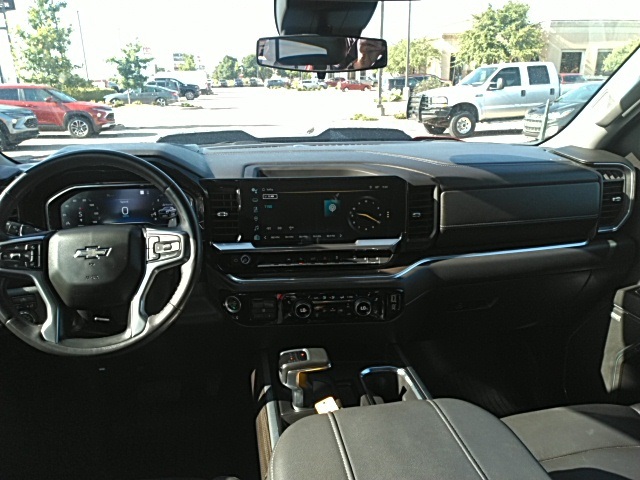 2023 Chevrolet Silverado 1500 LT Trail Boss photo 3