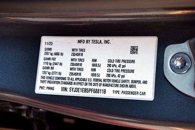 Used 2023  Tesla Long Range image 37