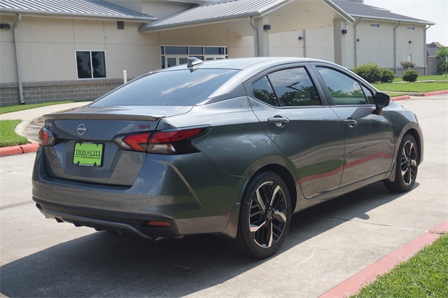 2025 Nissan Versa SR photo 4