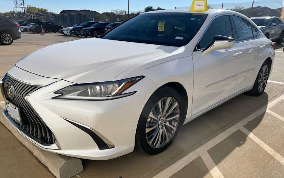 2020 Lexus ES 350's photo