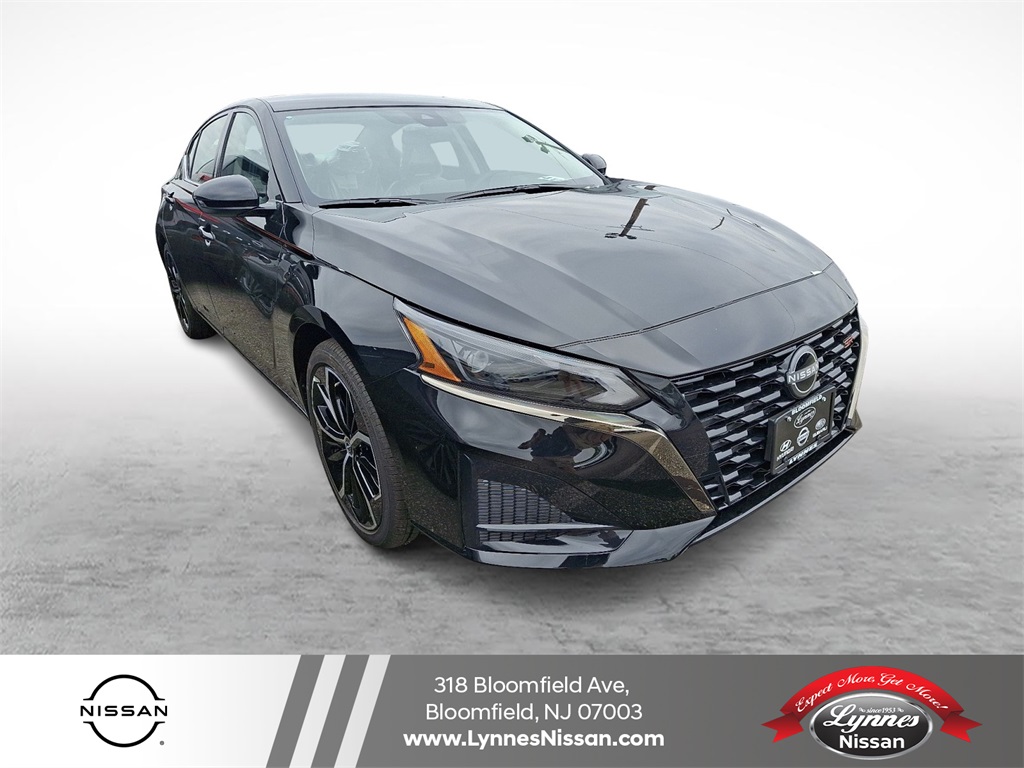 2025 Nissan Altima SR's photo