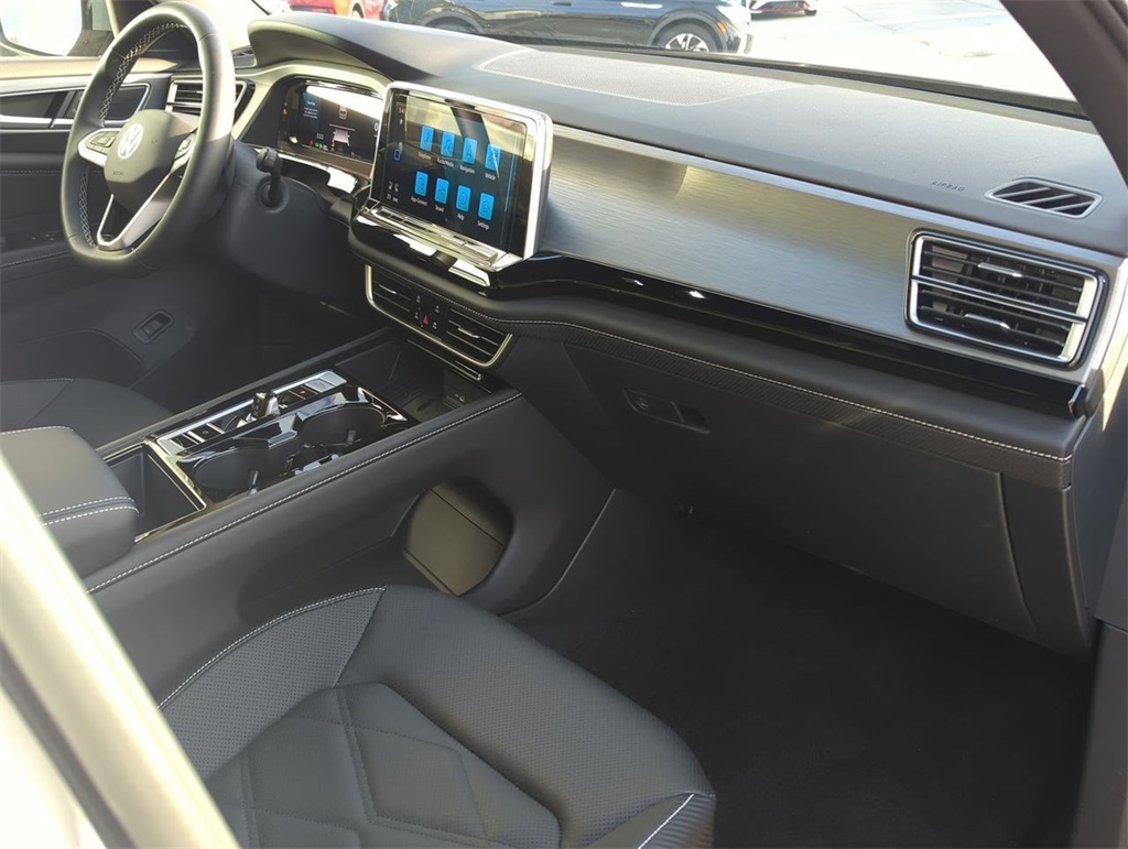 2025 Volkswagen Atlas Cross Sport SE Technology photo 19