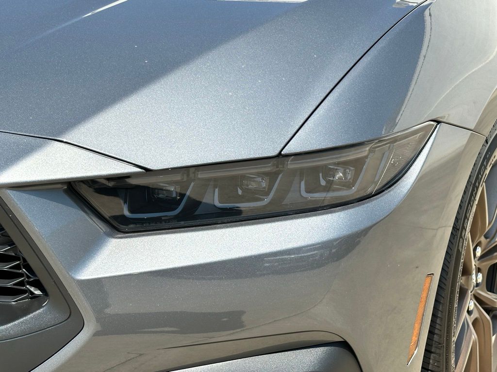 2025 Ford Mustang EcoBoost Premium photo 4