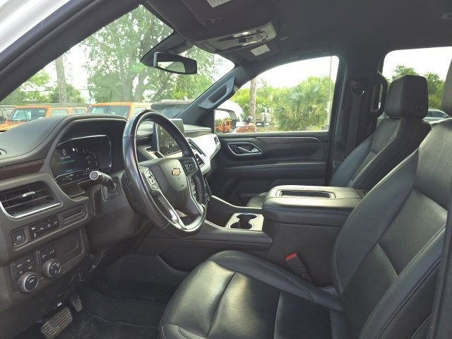 2022 Chevrolet Suburban LT photo 2