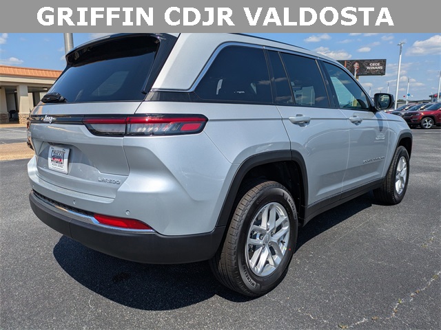 2025 Jeep Grand Cherokee Laredo X photo 3