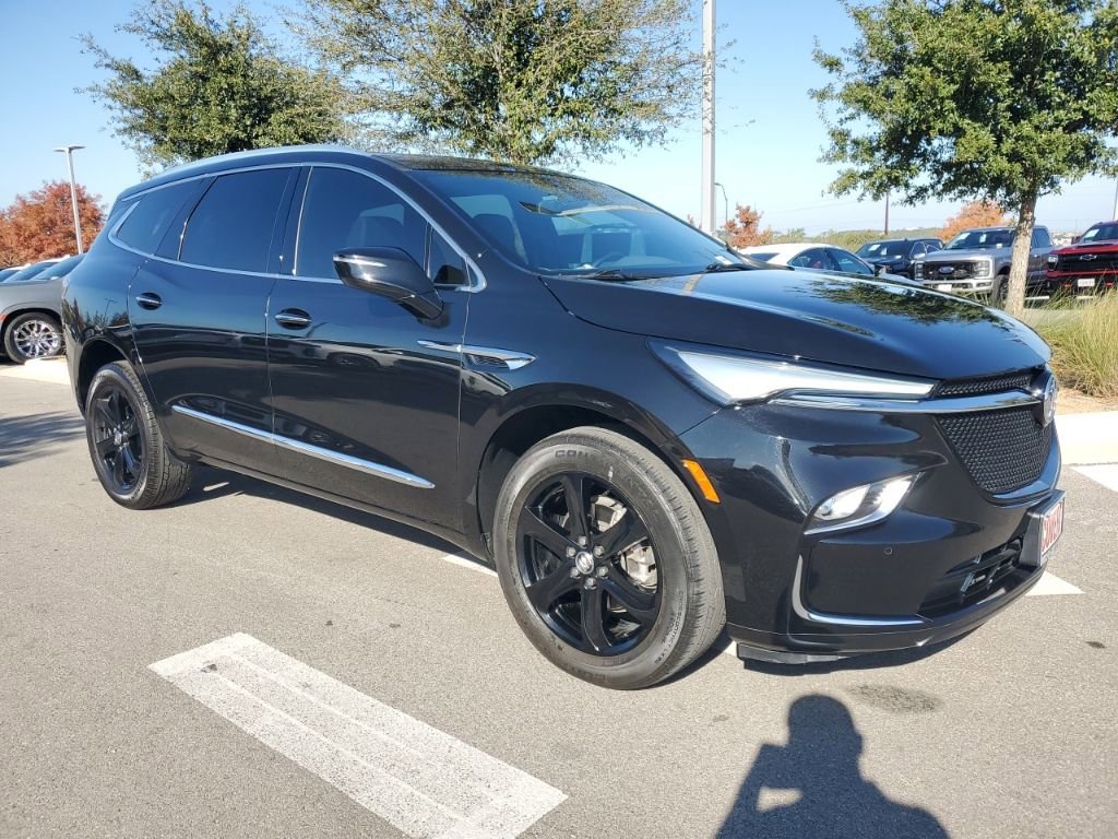 2023 Buick Enclave Essence's photo