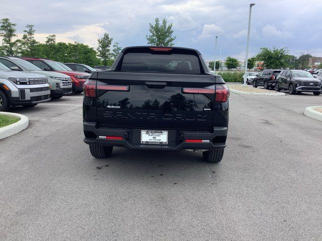 2025 Hyundai Santa Cruz SE photo 2
