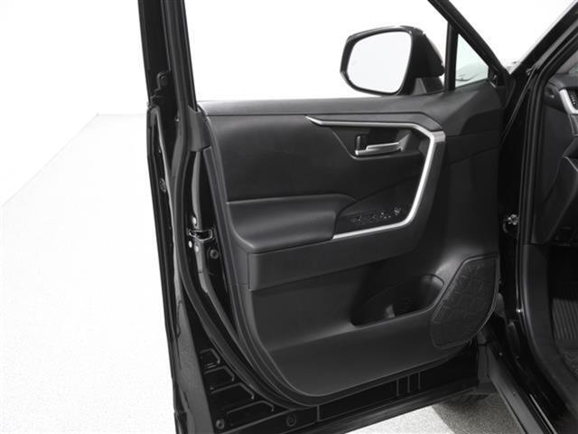 2024 Toyota RAV4 XLE photo 4