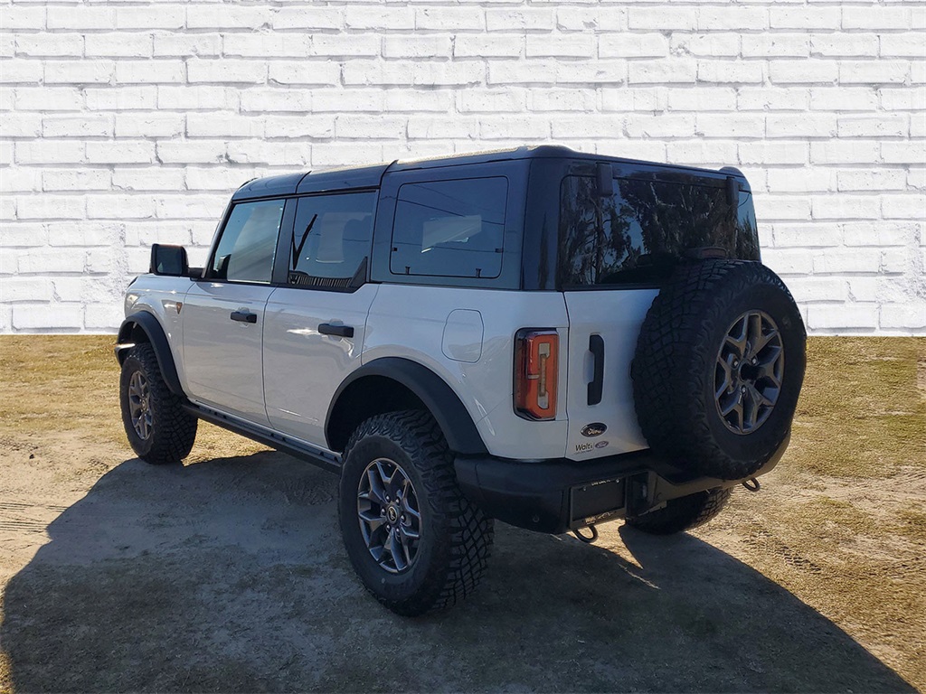 2025 Ford Bronco Badlands photo 3