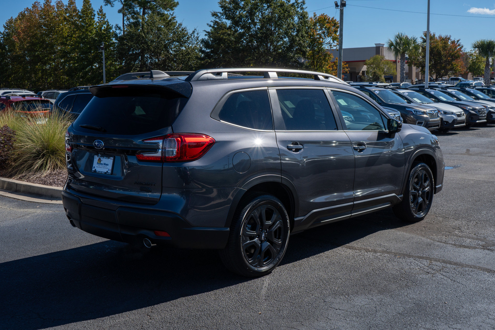2025 Subaru Ascent Onyx Edition Touring photo 3