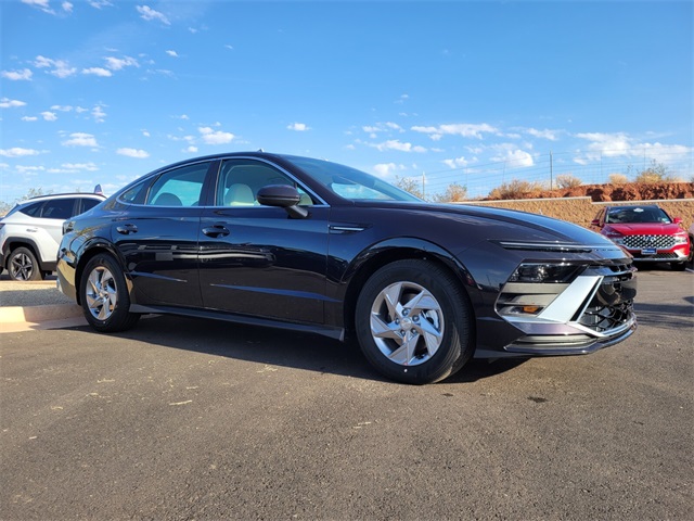 2025 Hyundai Sonata SE photo 2