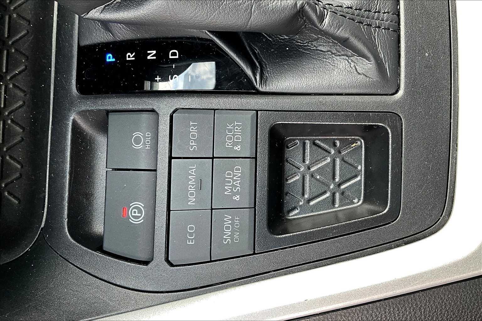 2024 Toyota RAV4 LE photo 25