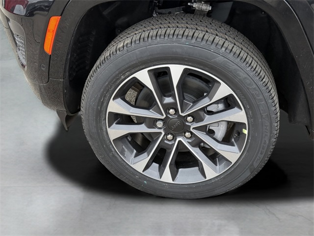 2025 Jeep Grand Cherokee Overland photo 27