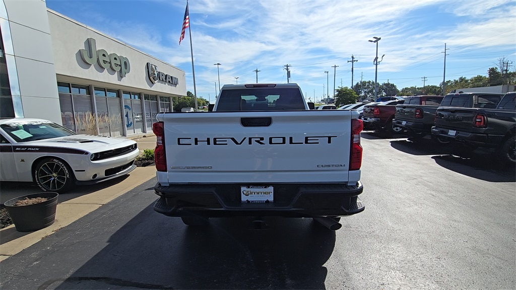 2024 Chevrolet Silverado 2500HD Custom photo 3