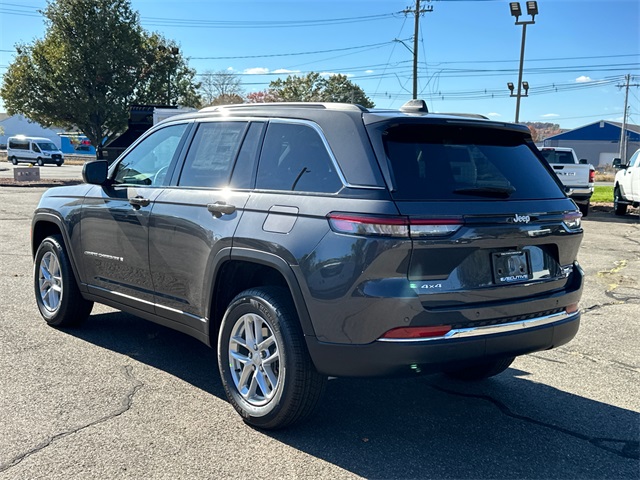 2025 Jeep Grand Cherokee Laredo X photo 2