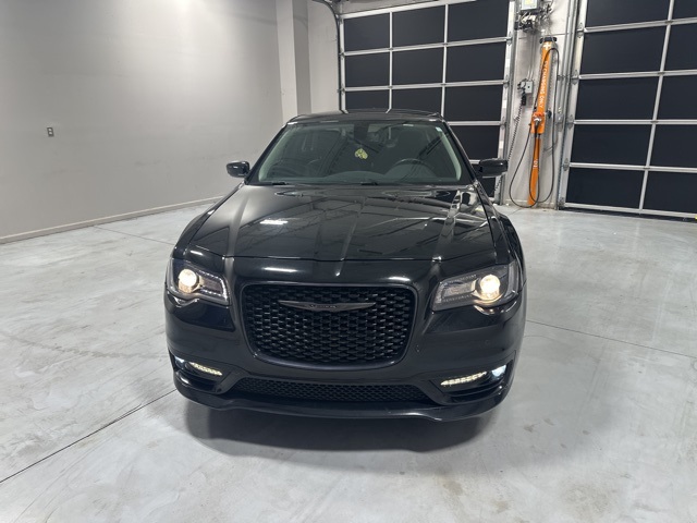 2022 Chrysler 300 Touring L photo 12