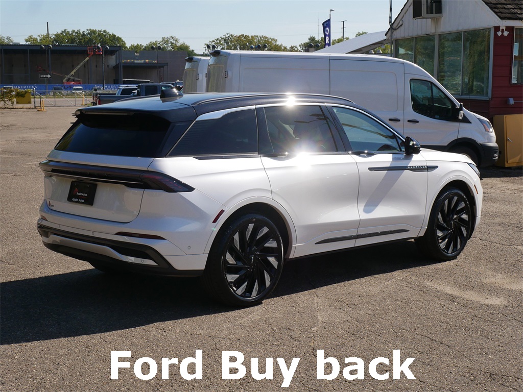 2024 Lincoln Nautilus Black Label photo 3