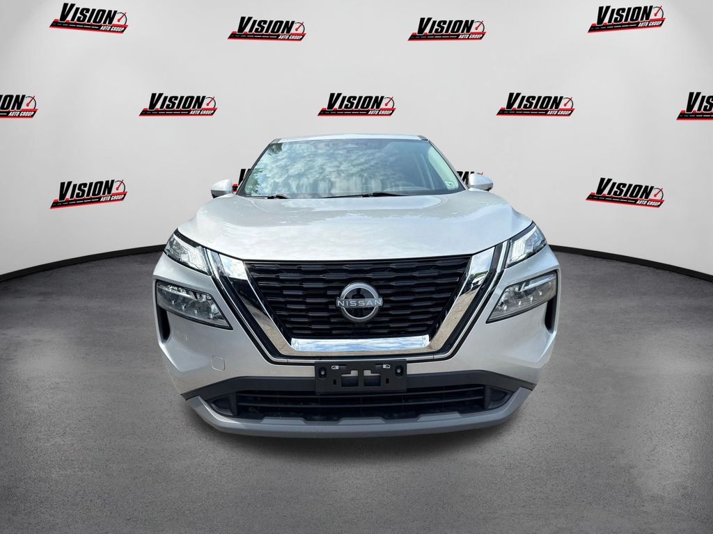 2022 Nissan Rogue SV photo 2