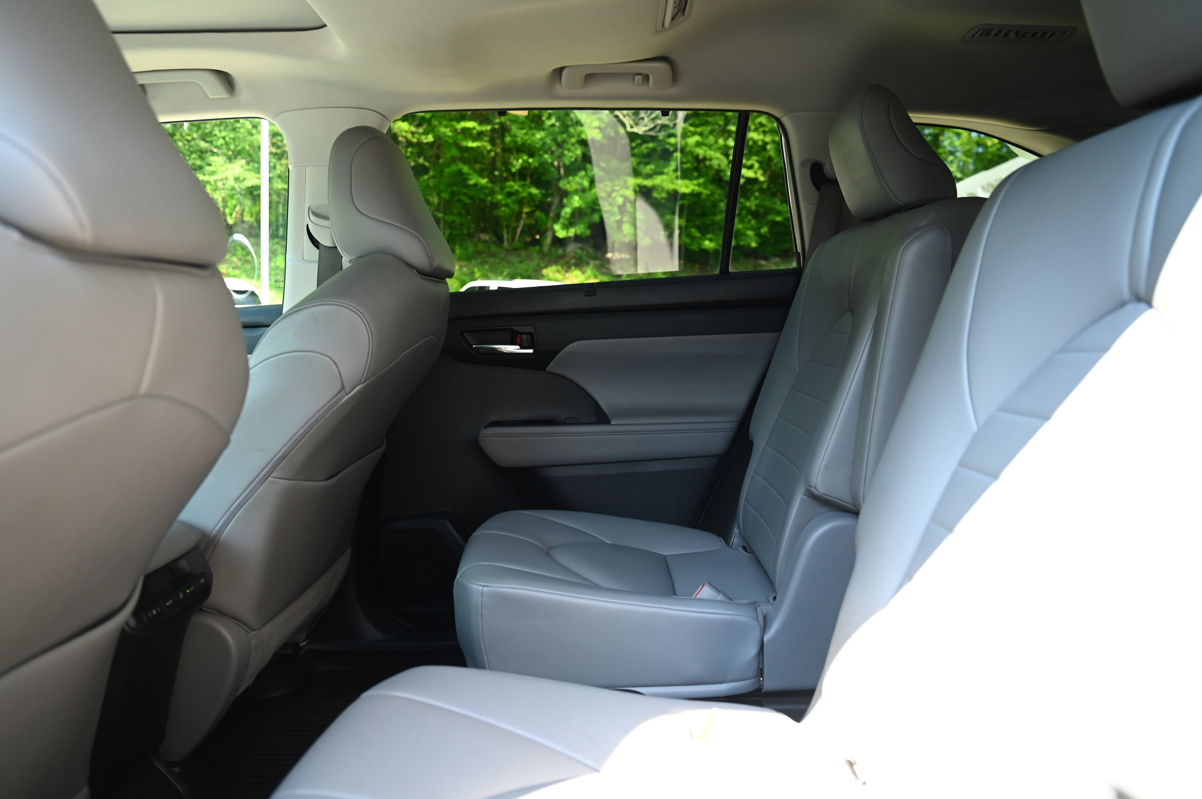 2021 Toyota Highlander XLE photo 26