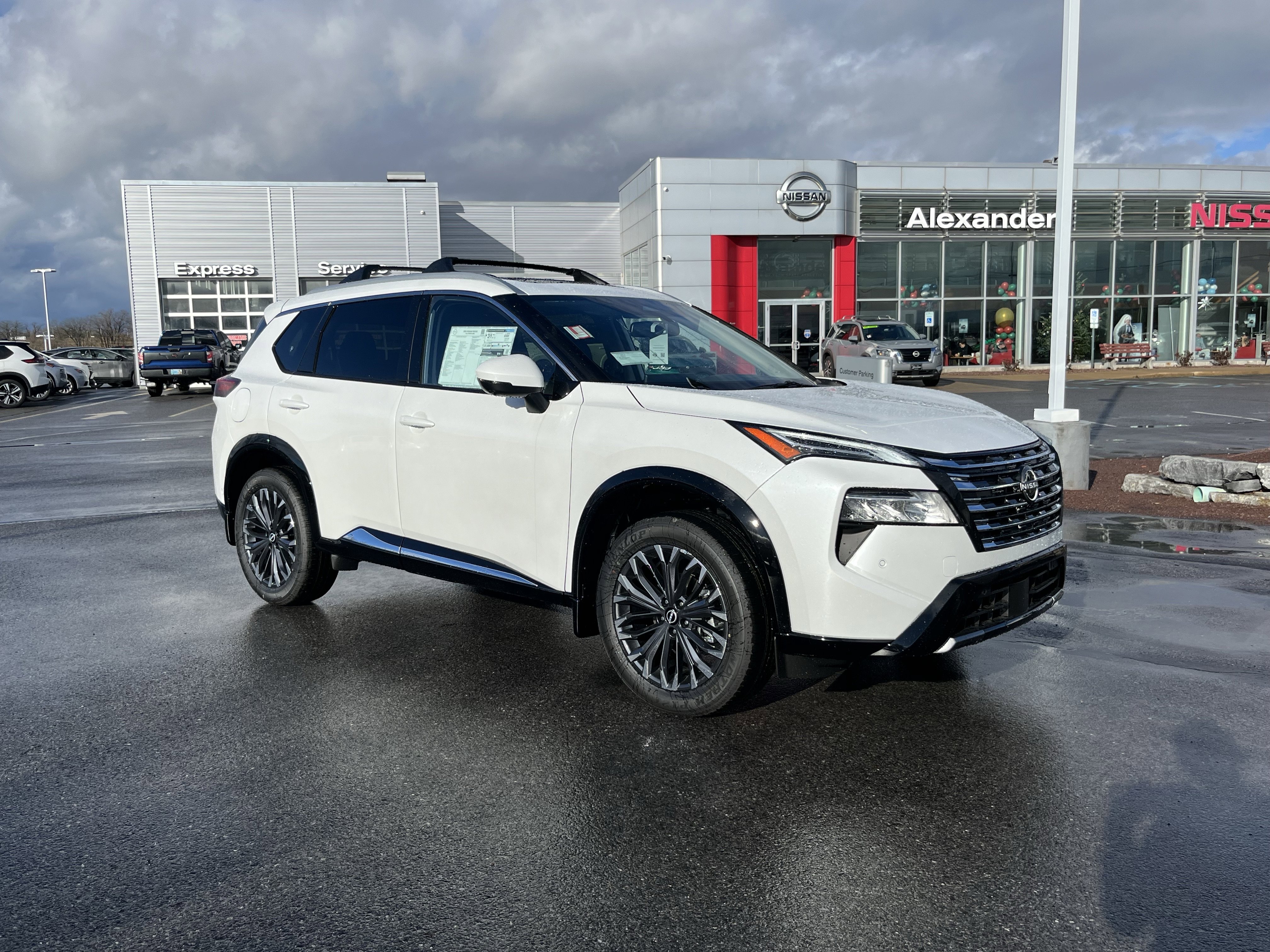 2026 Nissan Rogue Platinum's photo