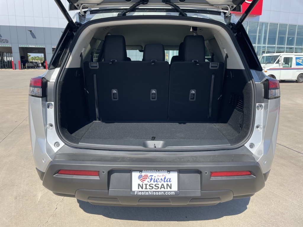 2025 Nissan Pathfinder SV photo 4