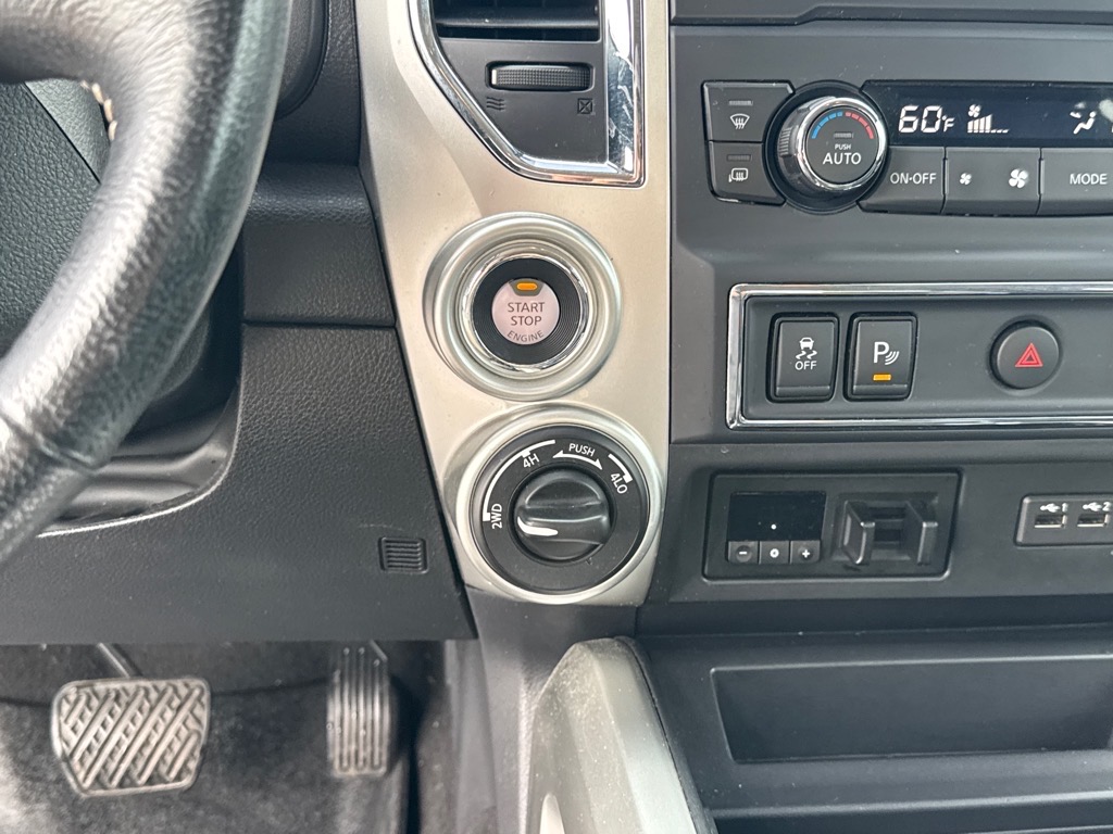 2019 Nissan Titan PRO-4X Crew Cab photo 20