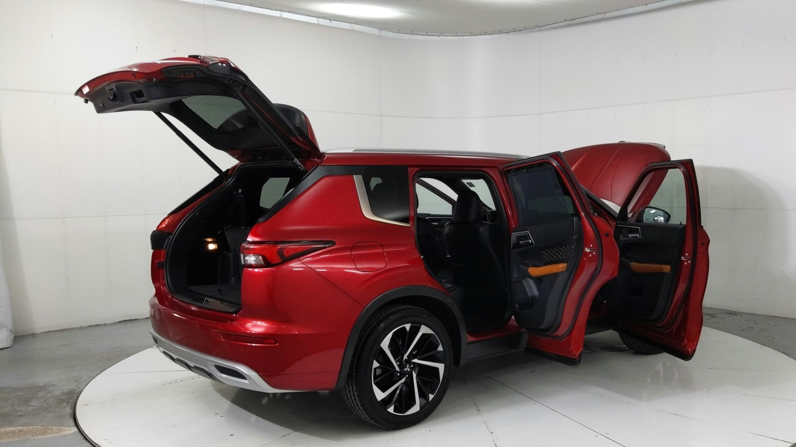 Used 2022  Mitsubishi SEL image 11