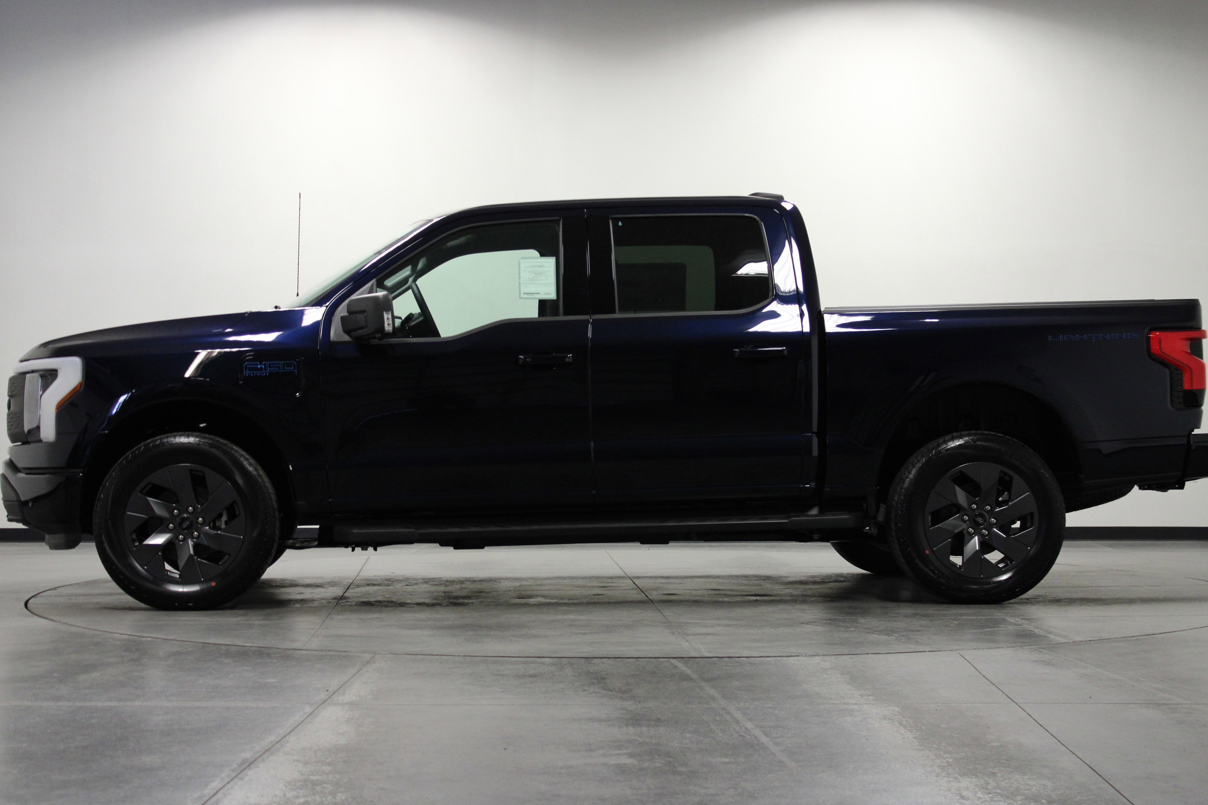 2025 Ford F-150 Lightning photo 6