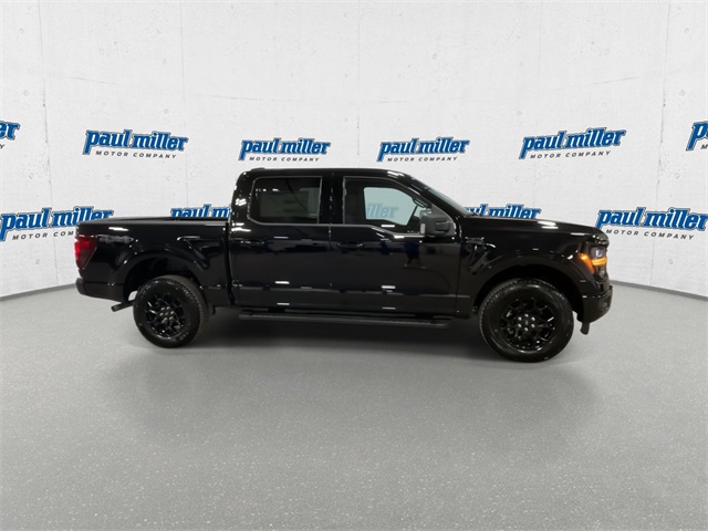 2025 Ford F-150 XLT photo 2