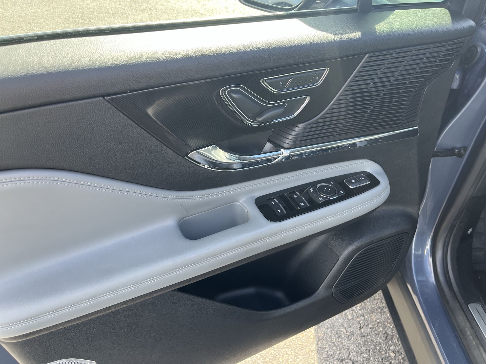 2022 Lincoln Corsair Reserve photo 4