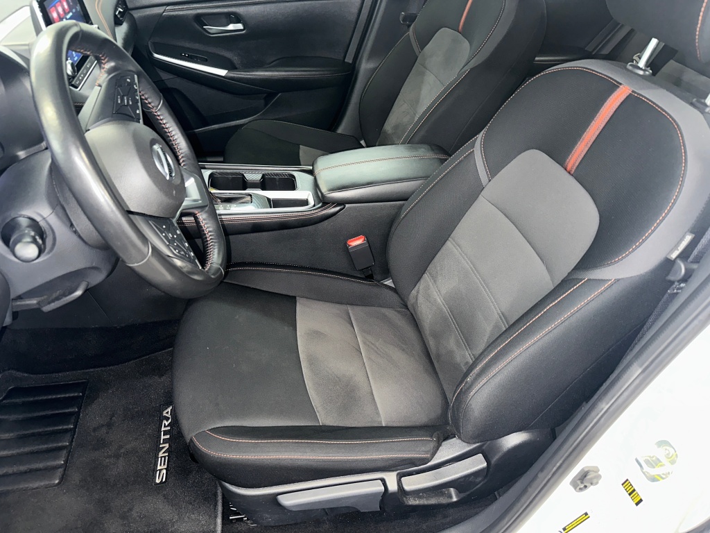 2022 Nissan Sentra SR photo 2