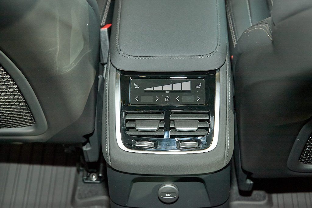 2026 VOLVO XC90 - Image 17