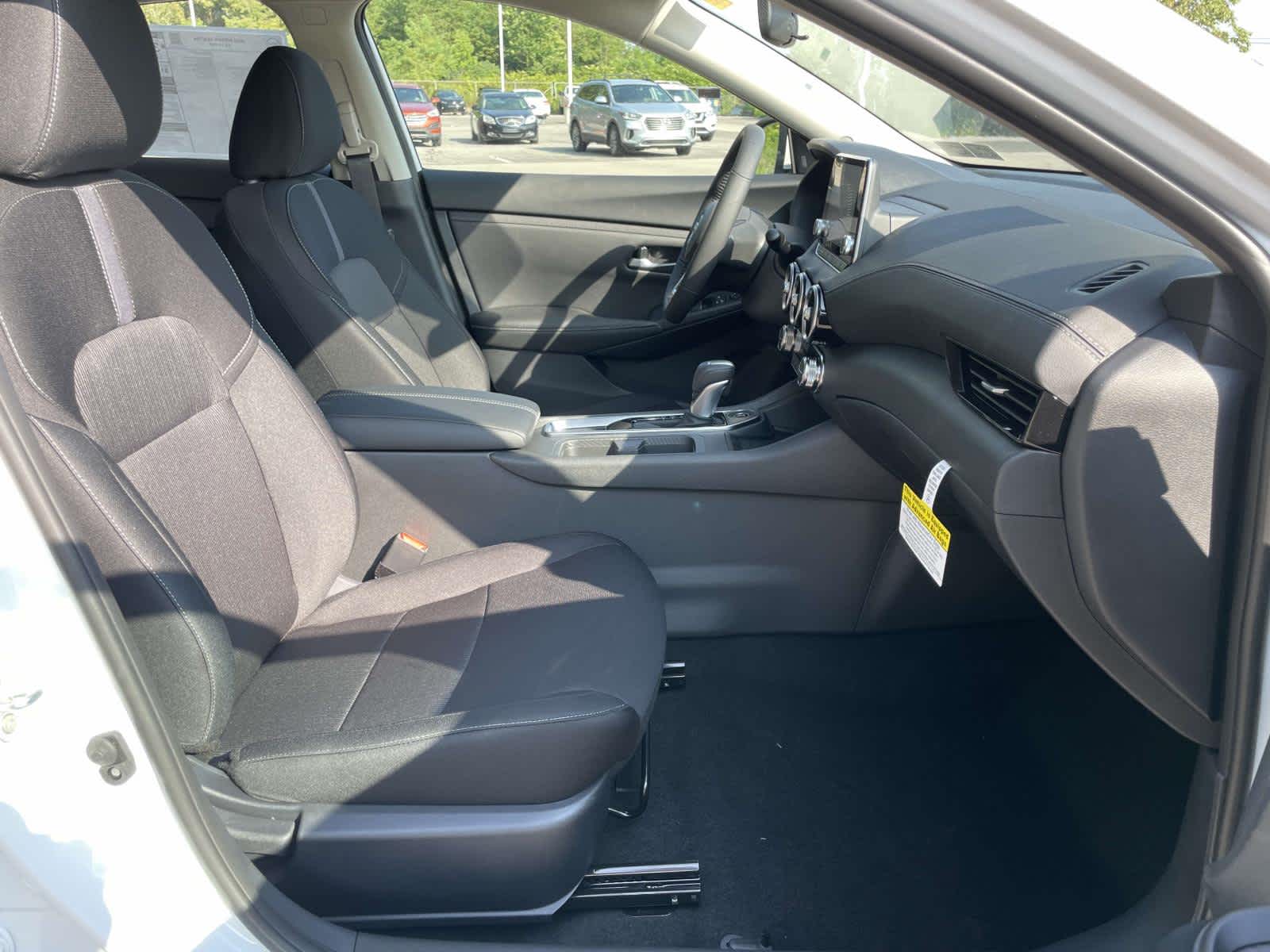 2025 Nissan Sentra SV photo 13